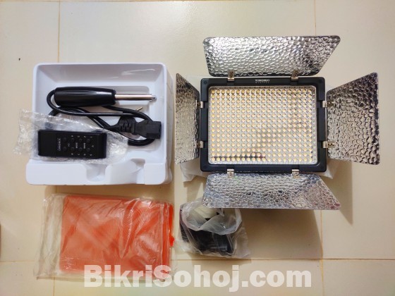 YONGNUO YN300 III LED Video Light with Adapter Full Box